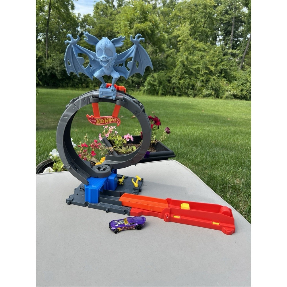 Hot‎ Wheels City Bat Loop Attack Track Set Playset 1 Car Included Mattel